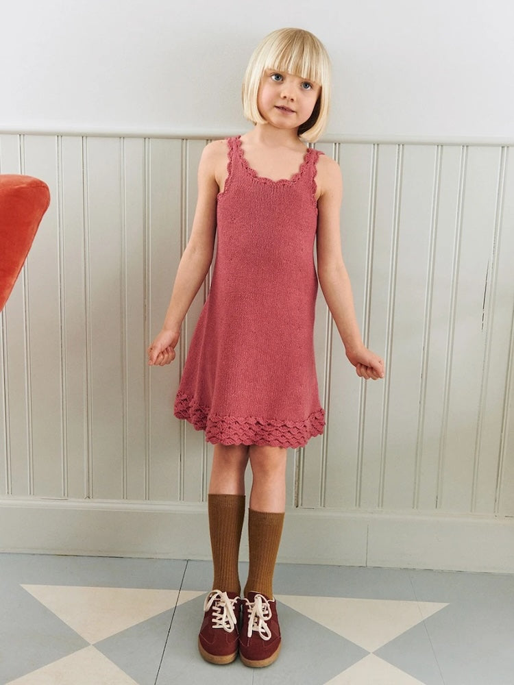 Roselyn Dress Kids | romantische Häkelrüschen aus Line von Sandnes Garn