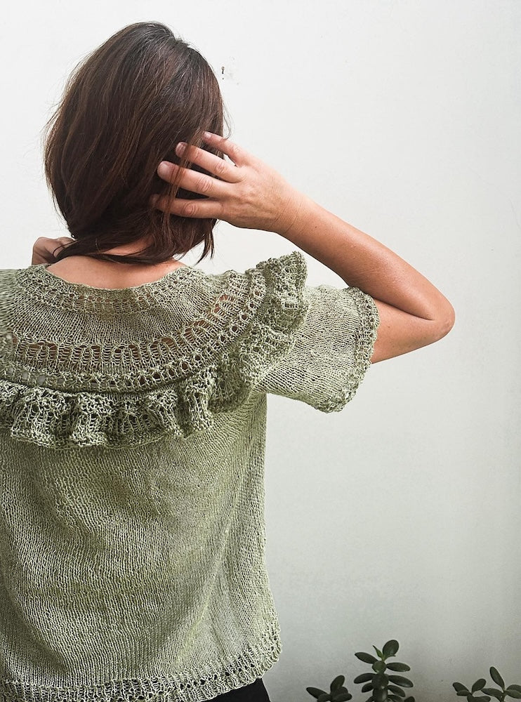 Linette Tee | T-shirt délicat à volants en Crealino de Lang Yarns