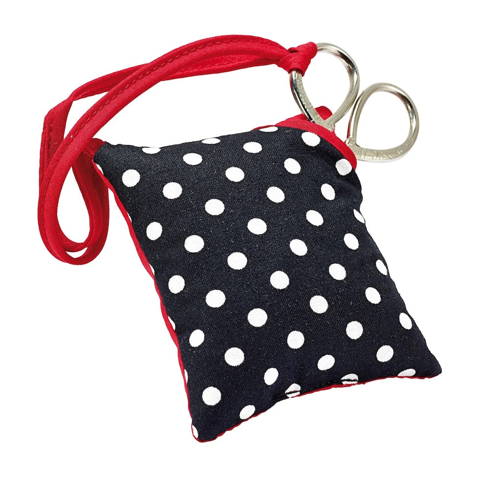 Coussin à épingles avec ciseaux