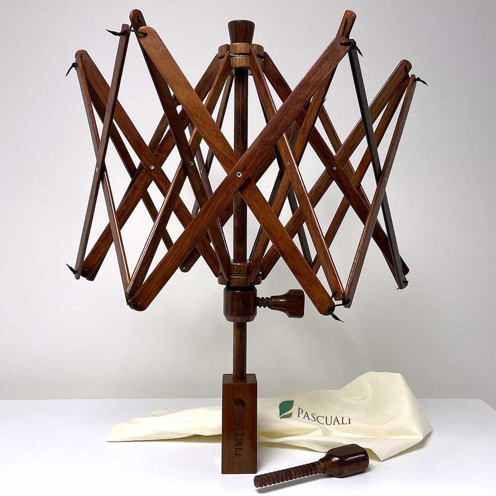 Bobine de laine en palissandre