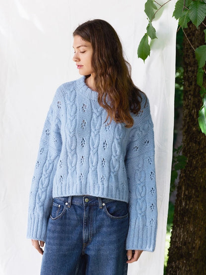 Junia Sweater | romantisches Zopfmuster aus Peer Gynt und Tynn Silk Mohair von Sandnes Garn
