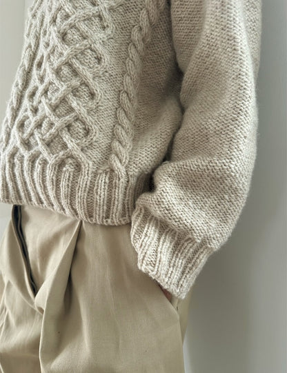 Maglione Asta | motivo a trecce casual realizzato con un solo filo di Atlas di Sandnes Garn