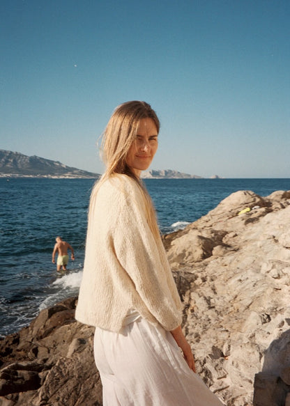 Beach Day Jumper | pull d'été doux et vaporeux en Le Coton & Alpaca de Biches & Bûches