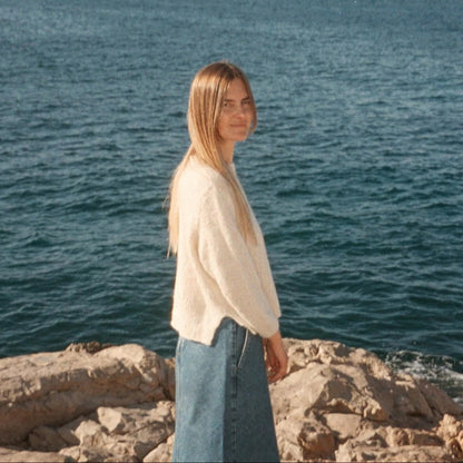 Beach Day Jumper | pull d'été doux et vaporeux en Le Coton & Alpaca de Biches & Bûches