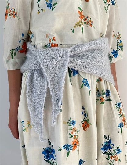 Bellis Scarf | Motif floral délicat en fil Alpaca Folgetrad et Tynn Silk Mohair de Sandnes Garn