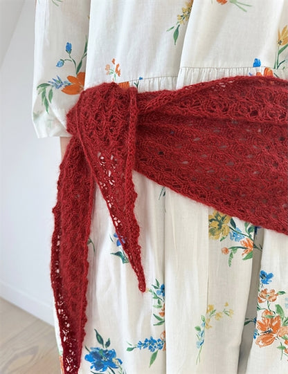 Bellis Scarf | Motif floral délicat en fil Alpaca Folgetrad et Tynn Silk Mohair de Sandnes Garn