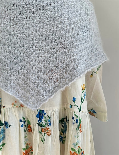 Bellis Scarf | Motif floral délicat en fil Alpaca Folgetrad et Tynn Silk Mohair de Sandnes Garn