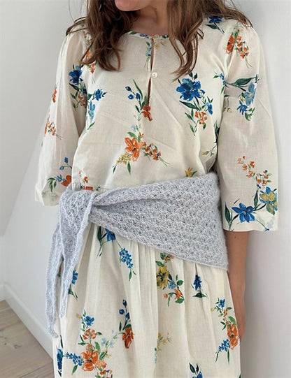 Bellis Scarf | Motif floral délicat en fil Alpaca Folgetrad et Tynn Silk Mohair de Sandnes Garn