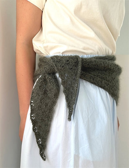 Bellis Scarf | Motif floral délicat en fil Alpaca Folgetrad et Tynn Silk Mohair de Sandnes Garn