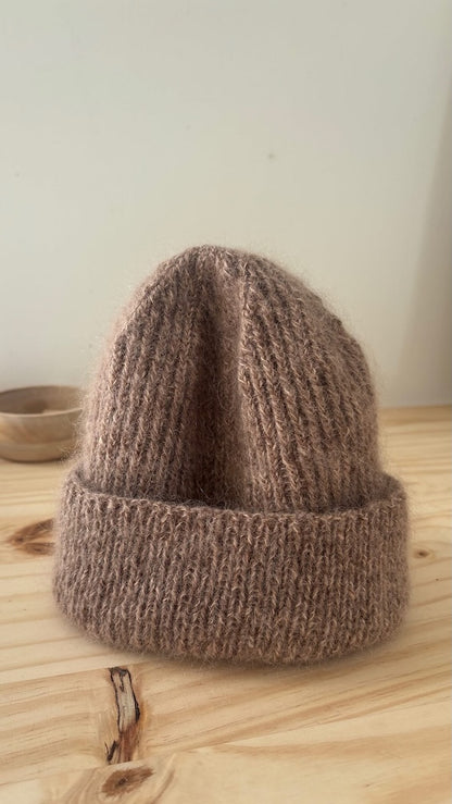 Londoni müts | lihtne müts Biches & Bûchesi Le Petit Lambswooli ja Le Petit Silk & Mohair' lõngadest