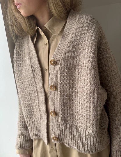 Gilet Caia | motif délicat en satin de Sandnes Garn