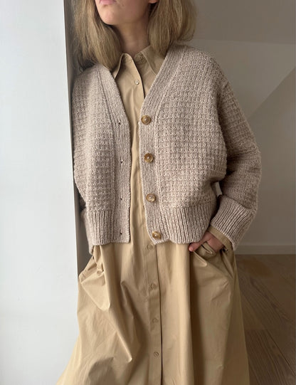 Gilet Caia | motif délicat en satin de Sandnes Garn