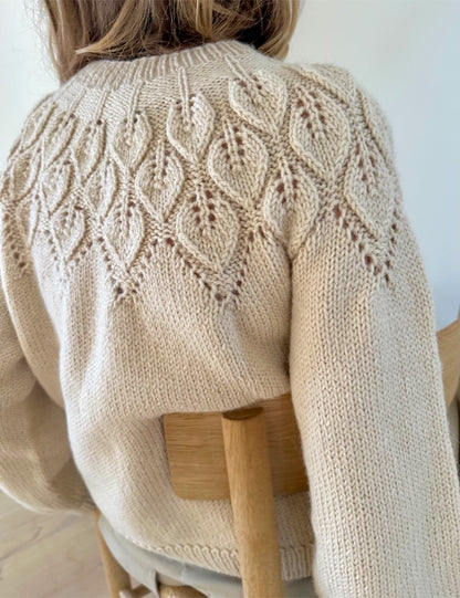 Ella Sweater | feines Blattmuster aus Alpakka Ull von Sandnes Garn