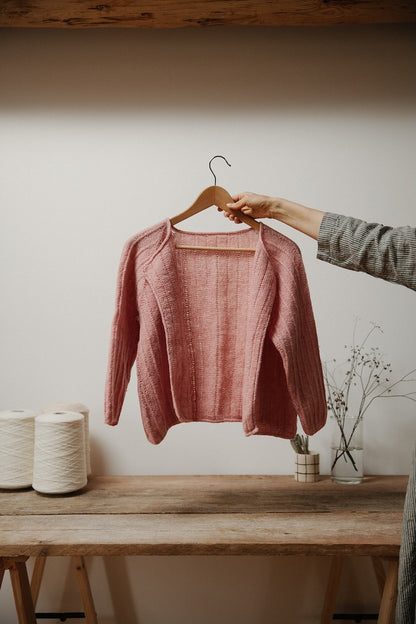 Neuletakki nro 11 | käännettävä raidallinen neuletakki Biches & Bûchesin Le Petit Lambswool -langasta