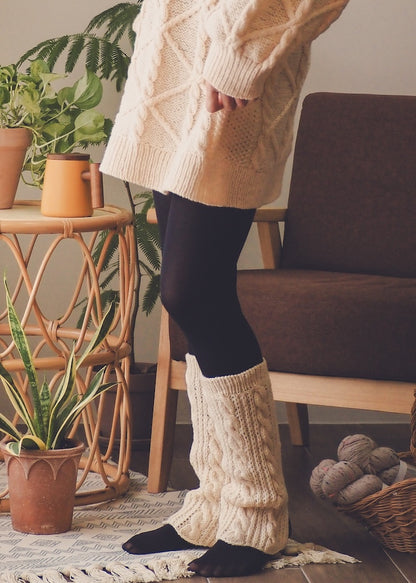 Heidi Leg Warmers | warm cable knit leg warmers made from Woolia by Gepard Garn