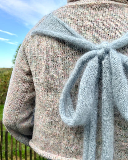 The Bow Sweater | Maglione con fiocco in Le Petit Lambswool e Le Petit Silk & Mohair di Biches & Bûches