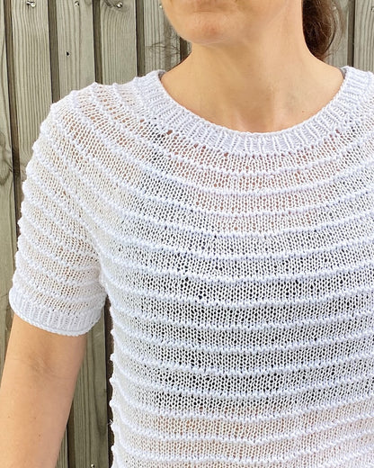 Stribelade Tee | De magnifiques rayures en Tynn Line et Line de Sandnes Garn