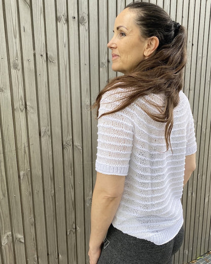 Stribelade Tee | De magnifiques rayures en Tynn Line et Line de Sandnes Garn