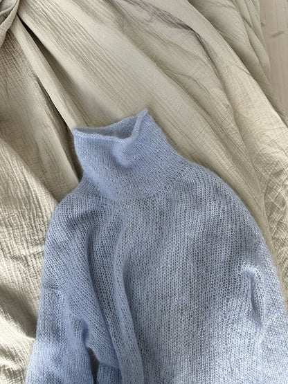 Light Loop High Neck | maigs un brīvs džemperis no Le Petit Silk & Mohair dzijas, ko ražo Biches & Bûches
