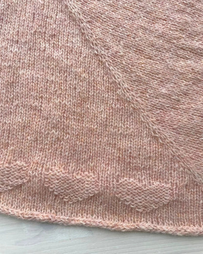 Châle Lille Hjerte | de tendres petits cœurs en Le Petit Lambswool de Biches & Bûches