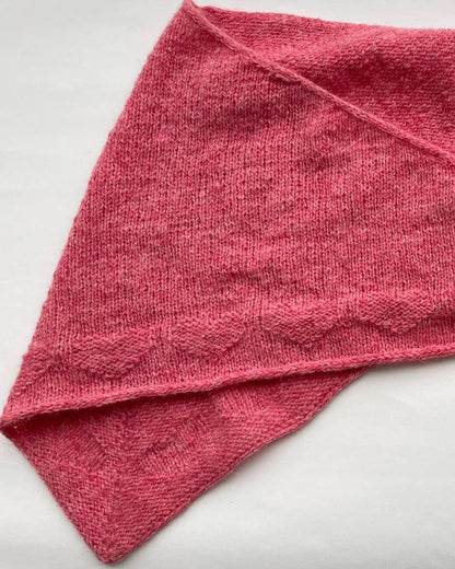Châle Lille Hjerte | de tendres petits cœurs en Le Petit Lambswool de Biches & Bûches