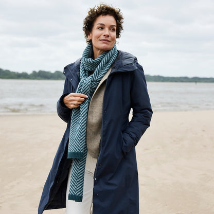 Linewalk Scarf | fiskbensmönster av Lovely Merino Treat från Rosy Green Wool