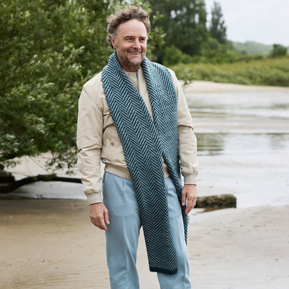 Linewalk Scarf | fiskbensmönster av Lovely Merino Treat från Rosy Green Wool