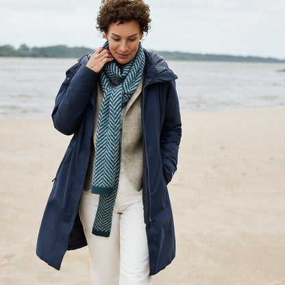 Linewalk Scarf | fiskbensmönster av Lovely Merino Treat från Rosy Green Wool