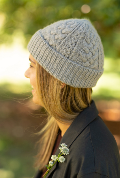 Cappello Ode | delicato motivo a treccia in Far di Woolfolk