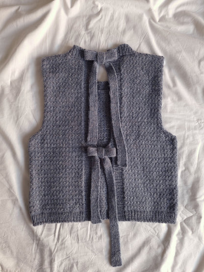 Terra Vest | de jolis rubans en Le Petit Lambswool de Biches & Bûches