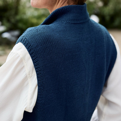 Waymark Vest | hieno Cheeky Merino Joy -langasta neulottu liivi Rosy Green Woolilta