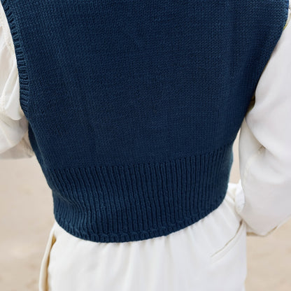 Waymark Vest | hieno Cheeky Merino Joy -langasta neulottu liivi Rosy Green Woolilta