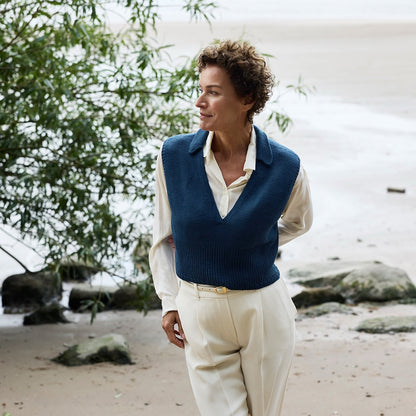 Waymark Vest | hieno Cheeky Merino Joy -langasta neulottu liivi Rosy Green Woolilta