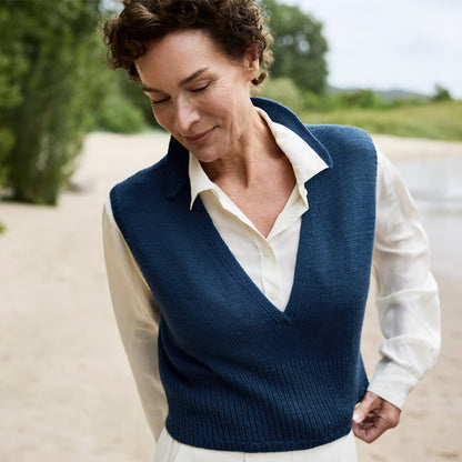 Waymark Vest | hieno Cheeky Merino Joy -langasta neulottu liivi Rosy Green Woolilta
