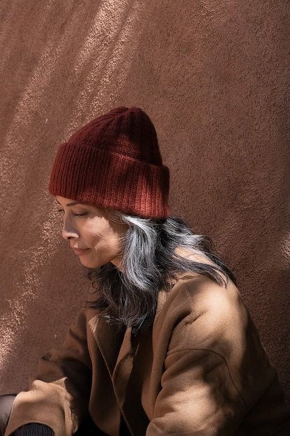 Datura Hat | fluffig weiche Mütze aus Far von Woolfolk
