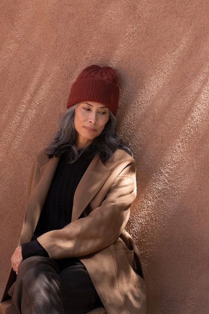 Datura Hat | fluffig weiche Mütze aus Far von Woolfolk