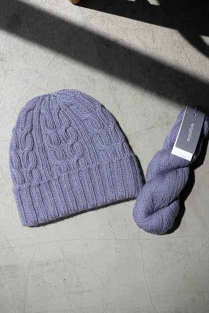 Sellwood Hat | weiches Zopfmuster aus Tynd von Woolfolk