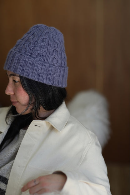 Sellwood Hat | weiches Zopfmuster aus Tynd von Woolfolk