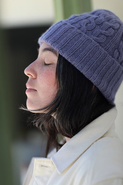 Sellwood Hat | weiches Zopfmuster aus Tynd von Woolfolk
