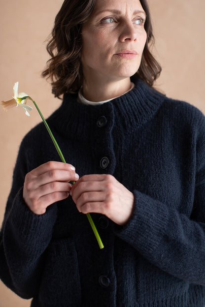 Cardigan Miko | giacca morbidissima con belle tasche in aria di Woolfolk