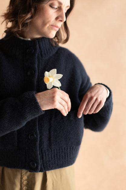 Cardigan Miko | giacca morbidissima con belle tasche in aria di Woolfolk