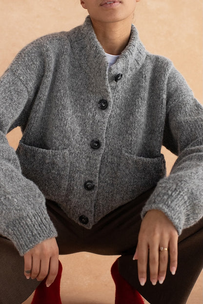 Cardigan Miko | giacca morbidissima con belle tasche in aria di Woolfolk