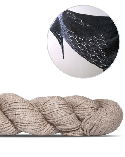 Ainu | afslappet, luftigt sjal i Big Merino Hug fra Rosy Green Wool