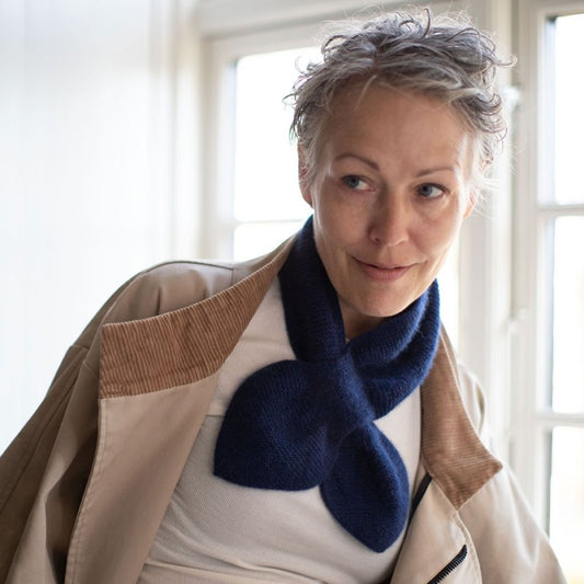 Bam Bam Bow | Mini-foulard en forme de nœud en cachemire classique de Cardiff