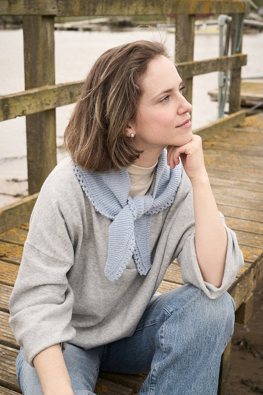 Mosse Mini Scarf | super easy mini scarf made from Alva Cashmere Revive by BC Garn