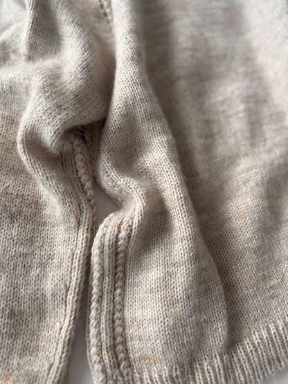 Aldeburgh Sweater | feine Zopfdetails aus Merino und Soft Silk Mohair von Knitting for Olive
