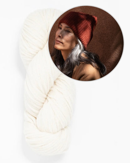 Datura Hat | fluffig weiche Mütze aus Far von Woolfolk