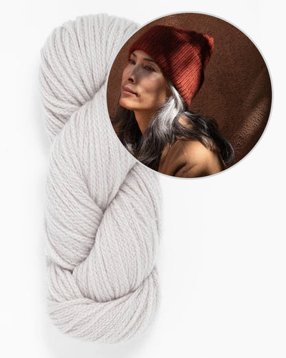 Datura Hat | fluffig weiche Mütze aus Far von Woolfolk