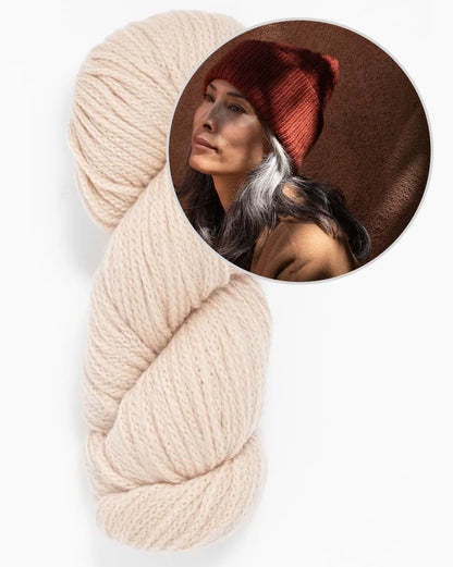 Datura Hat | fluffig weiche Mütze aus Far von Woolfolk