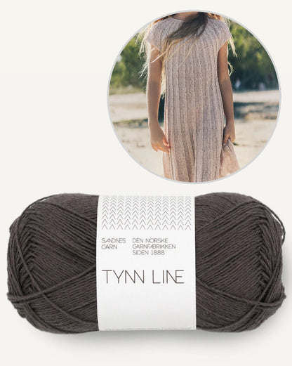 Robe pour enfants Fiona | fines rayures torsadées en Tynn Line de Sandnes Garn